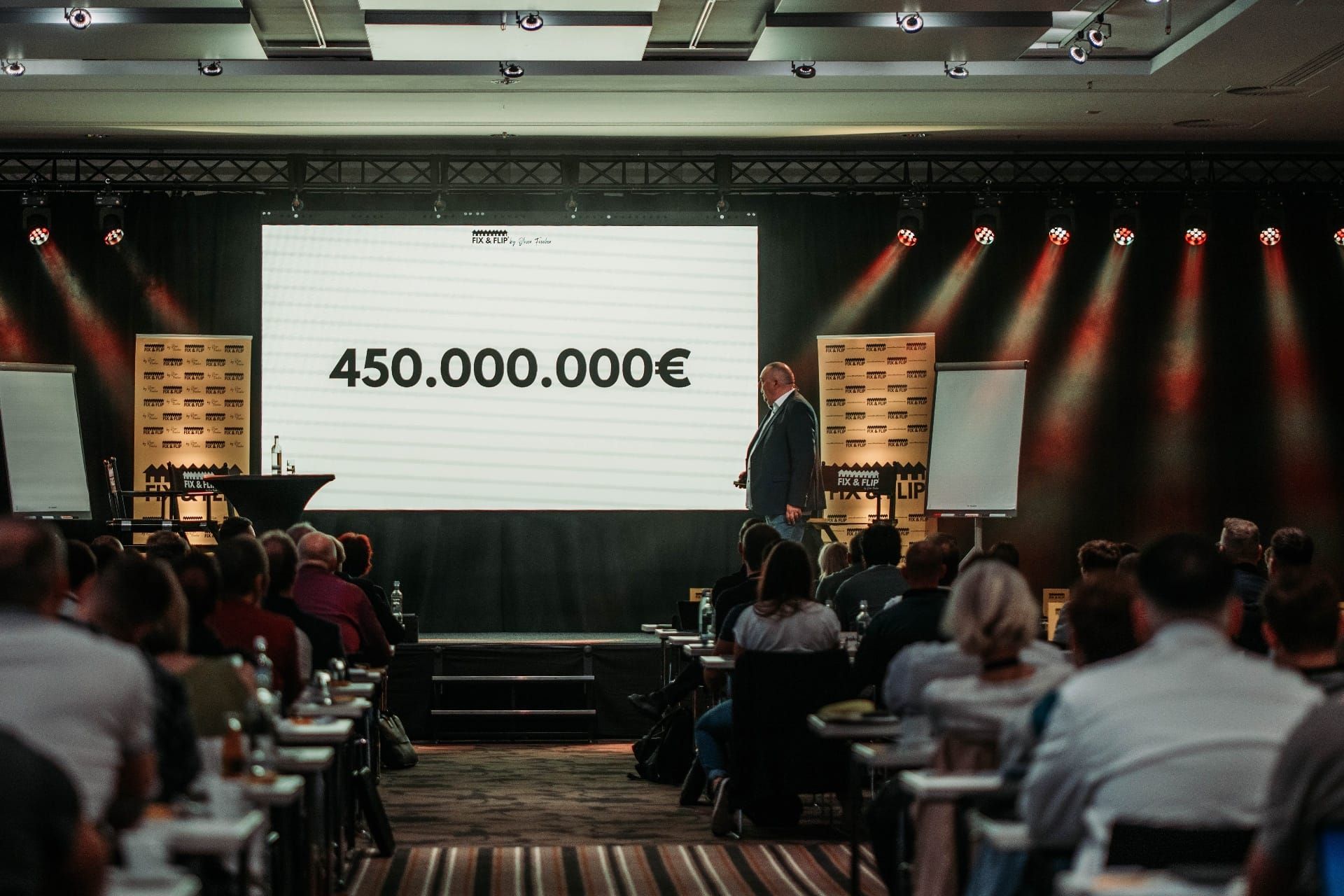 Oliver Fischer auf der Bühne in Bremen